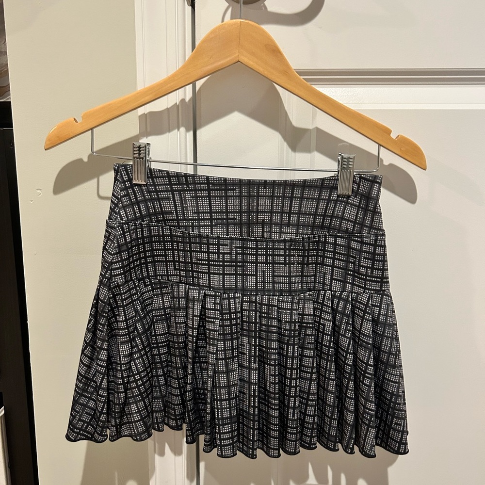 Plaid black and white tennis skort